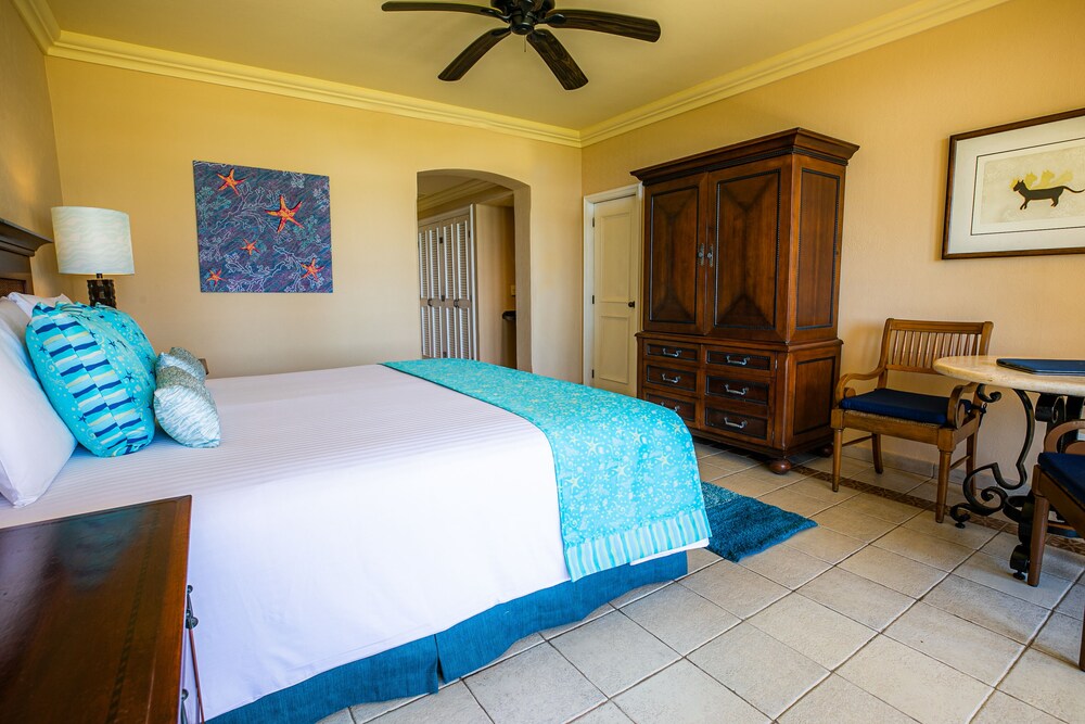 Deluxe Room, 1 King Bed, Ocean View - Photo 6