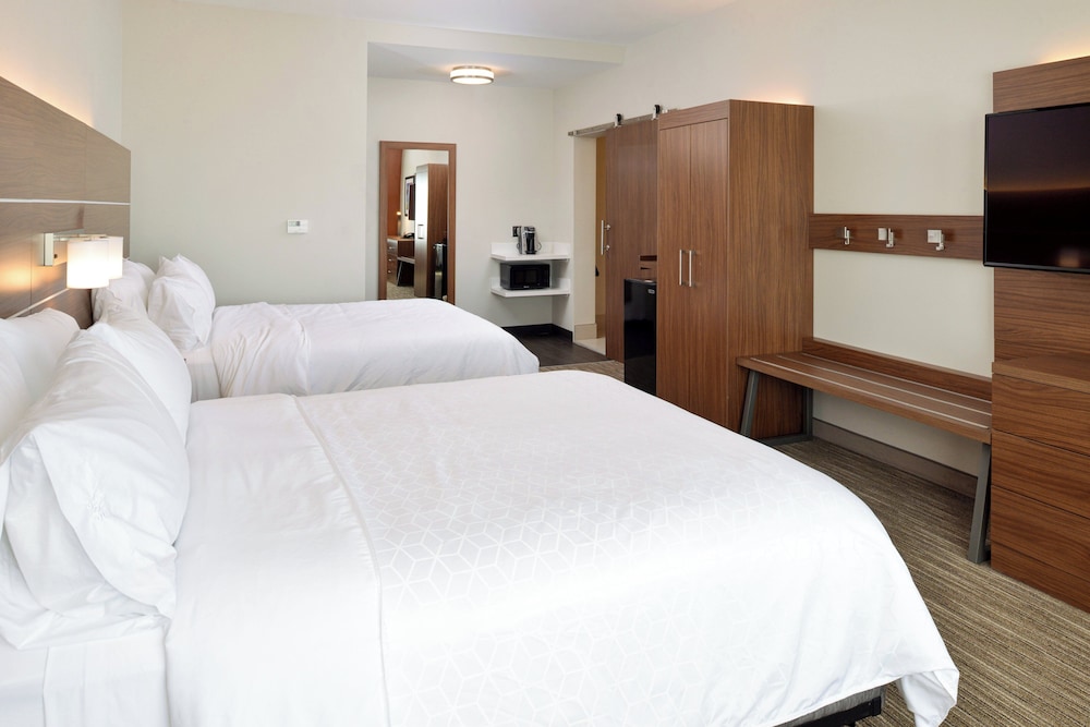 Standard Room, 2 Queen Beds, Accessible (Mobility, Roll-In Shower) - Photo 1
