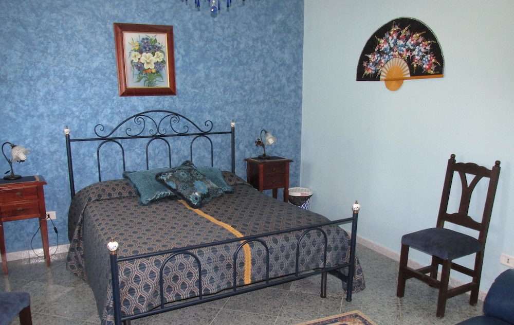 Double Room - Photo 3