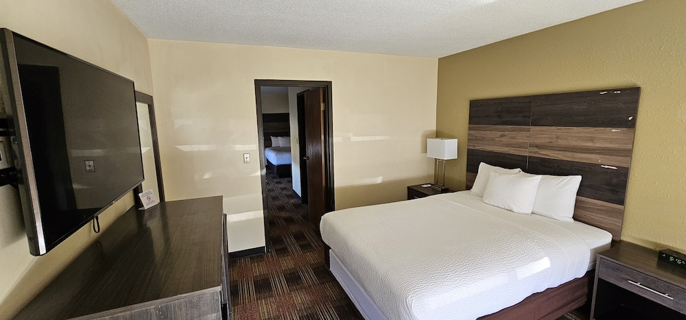 Room, 1 King Bed, Non Smoking - Photo 4