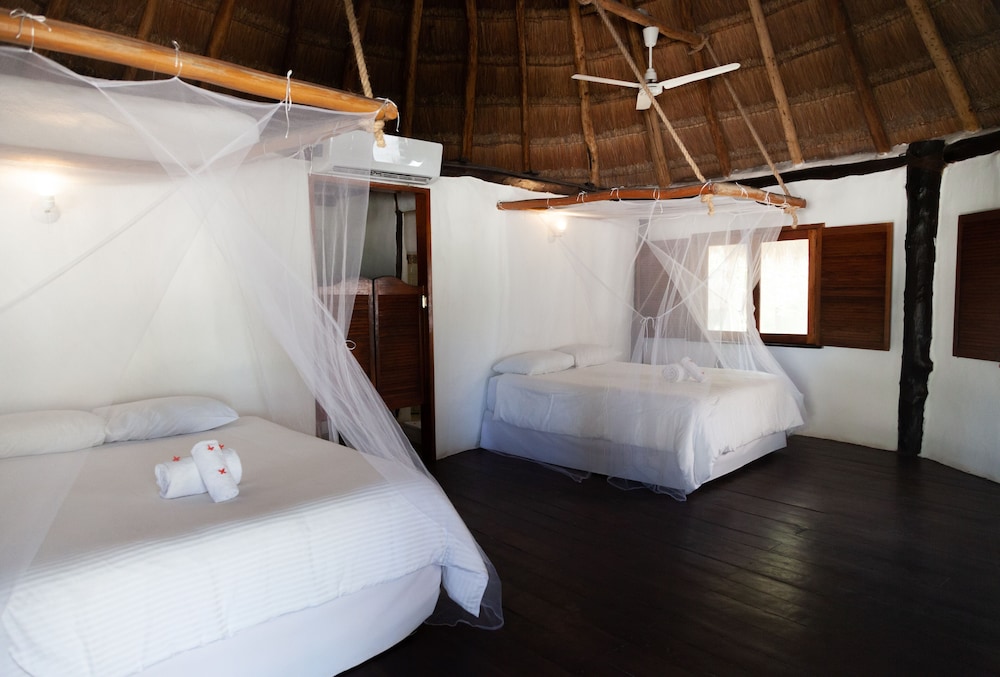 Junior Bungalow, 2 Queen Beds, Garden View