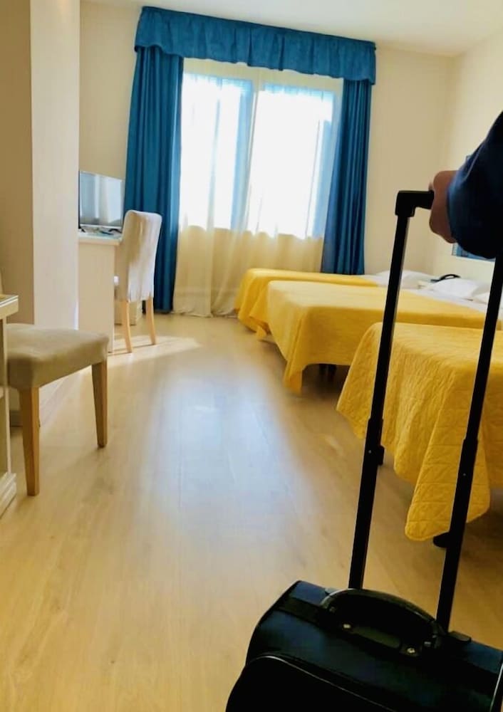 Quadruple Room - Photo 2