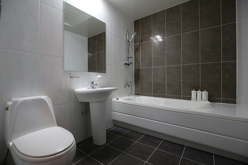 Twin Room - Photo 2