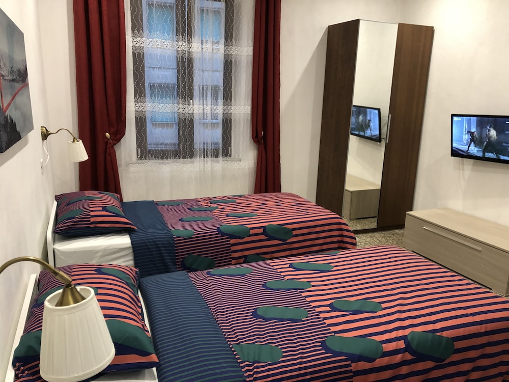 Double Or Twin Room, Shared Bathroom