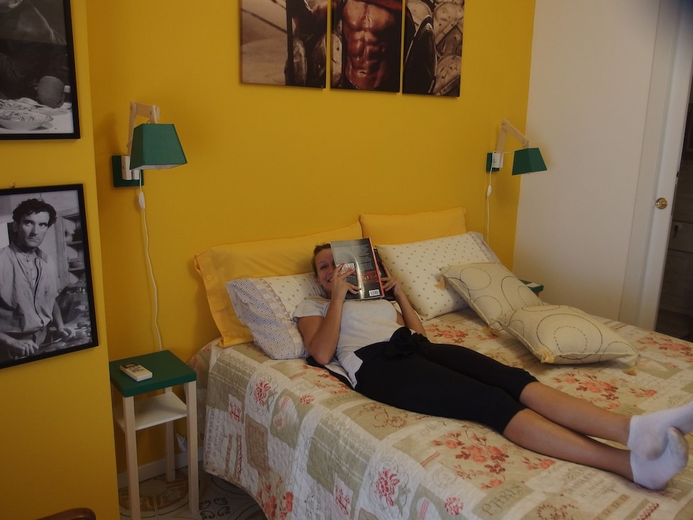 Premium Double Room, 1 King Bed, Private Bathroom (Movie) photo 3