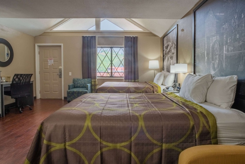 Room, 2 Queen Beds, Non Smoking (Oversized Room) - Photo 1