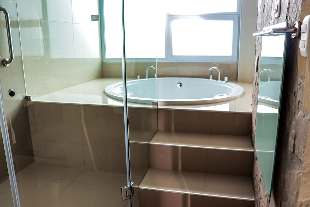 Premium Room, 1 Queen Bed, Jetted Tub, Mountain View photo 2