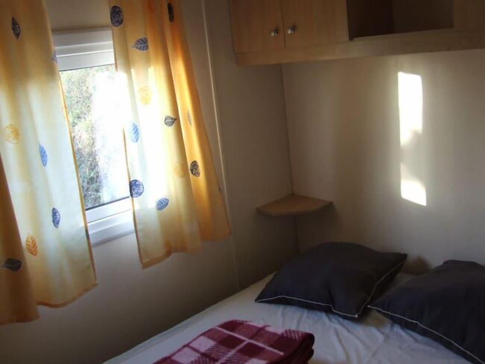 Mobile Home, Shared Bathroom