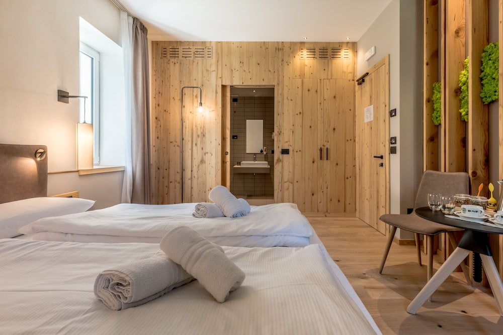 Deluxe Room - Photo 2