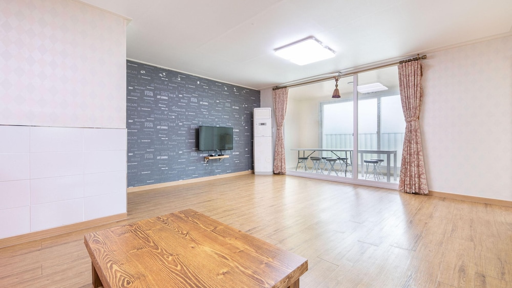 Basic Room, 2 Bedrooms (Room 202)