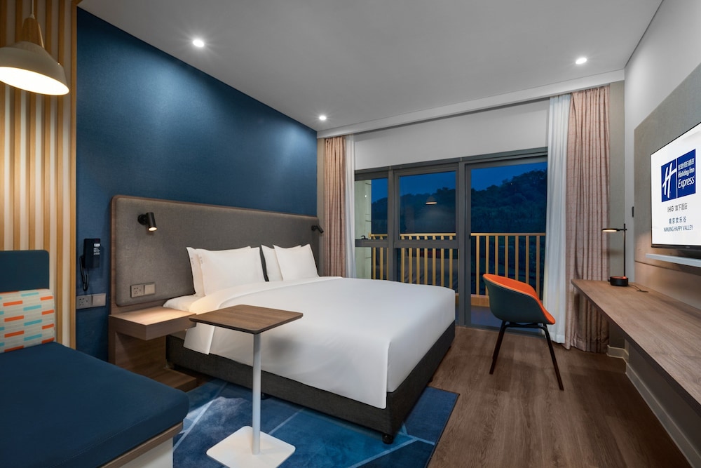 Standard Room, 1 King Bed - Photo 1