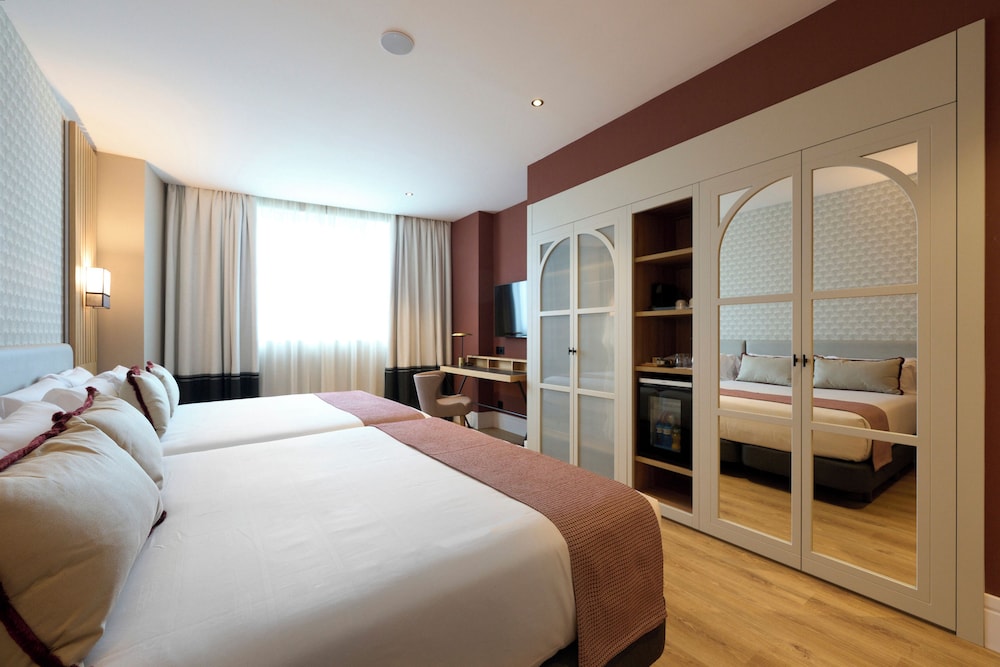 Deluxe Room (Superior, 2 adults & 2 children)