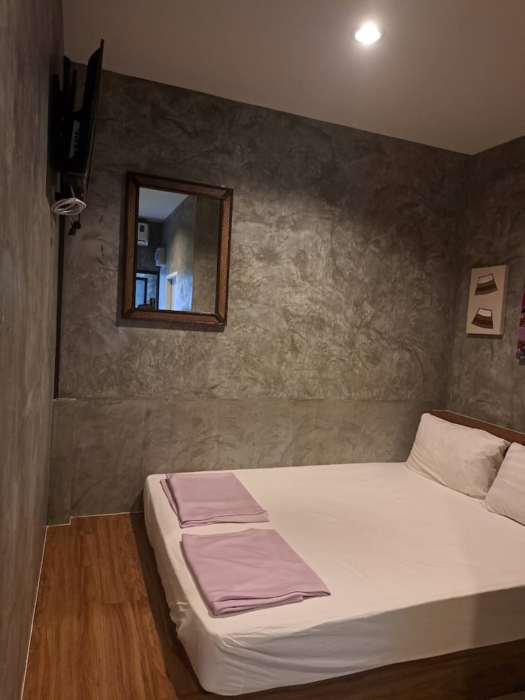 Basic Deluxe Double Room photo 1