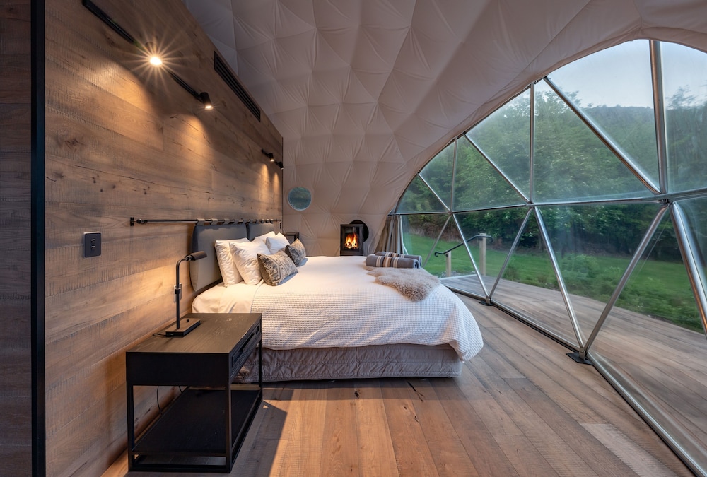 Luxury Tent, 1 King Bed photo 2