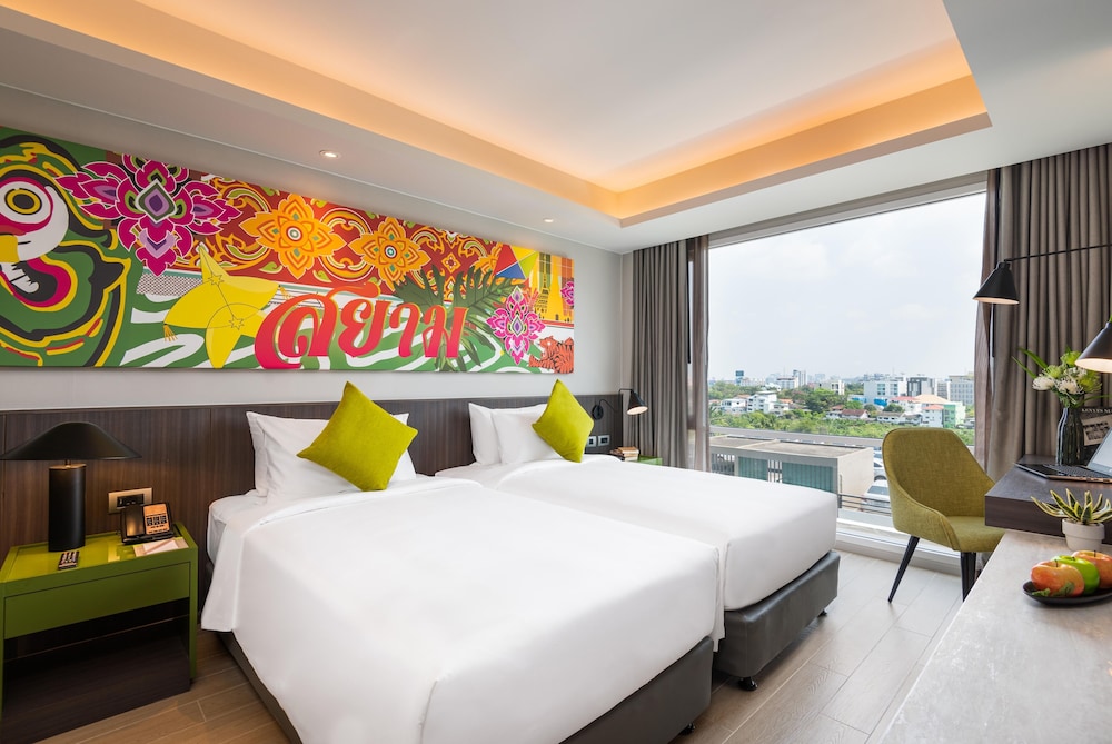 Deluxe City View Twin Room