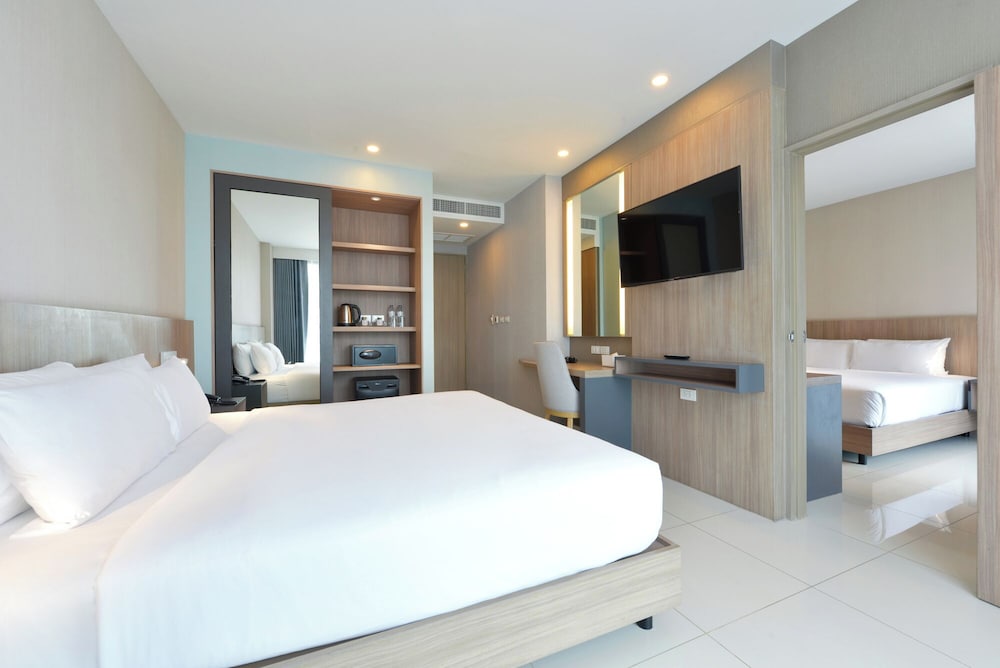 Family Room, Multiple Beds, City View - Photo 1