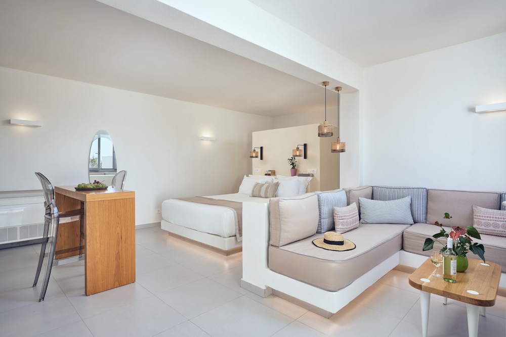 Junior Suite, 1 Bedroom, Hot Tub, Partial Sea View