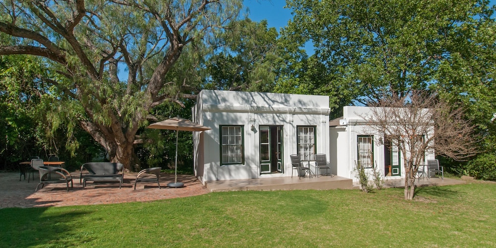 Family Cottage - Photo 2
