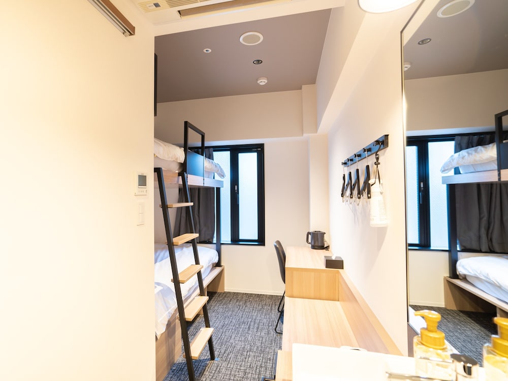 Twin Room with Shower and Toilet - Photo 3