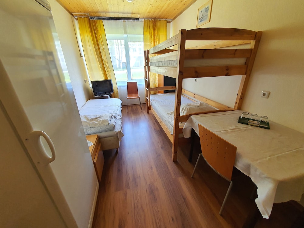 Five-bed room, shared bathroom