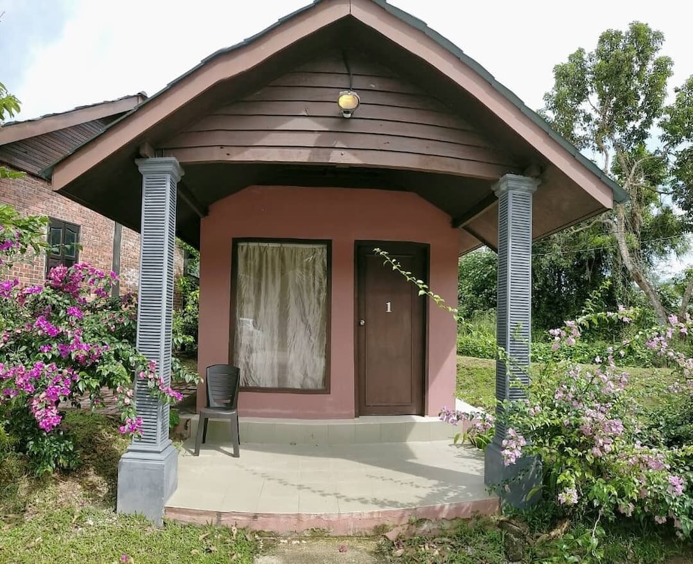 Signature Single Room, 1 King Bed, Mountain View photo 2