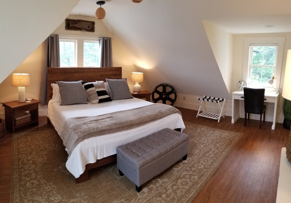Suite, 1 King Bed photo 1