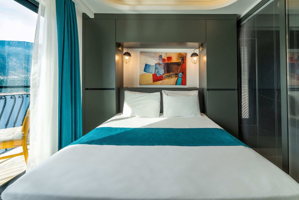 Deluxe Room, Balcony, Sea View - Photo 3