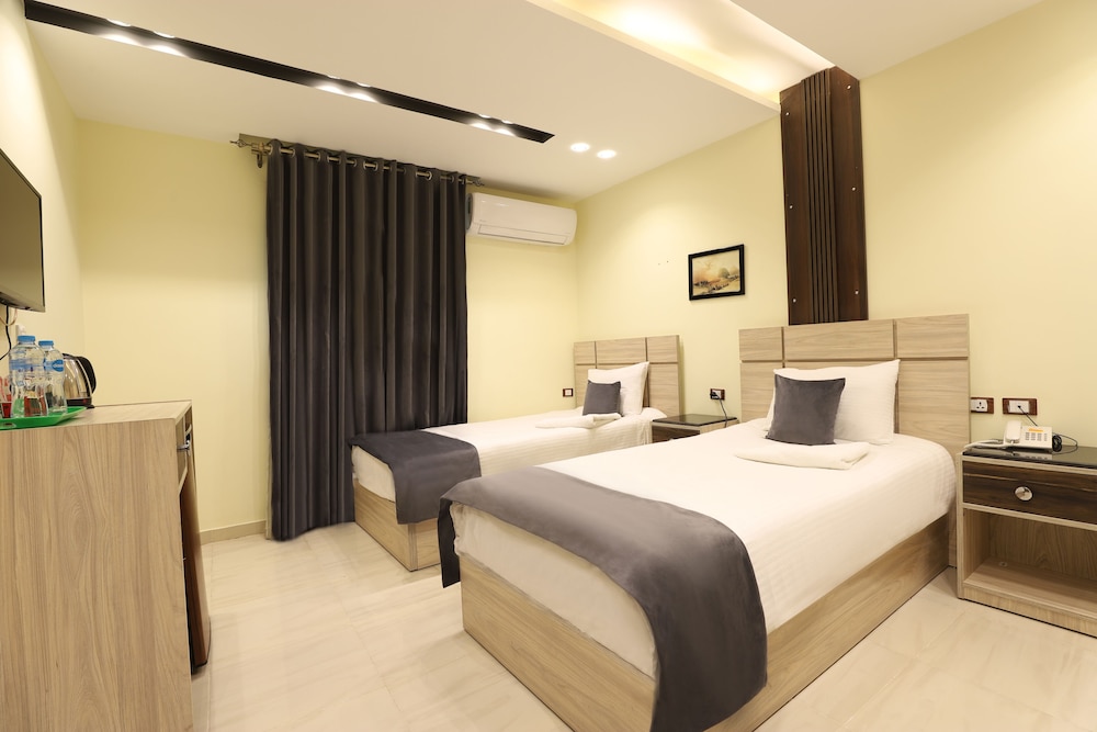 Deluxe Room - Photo 6