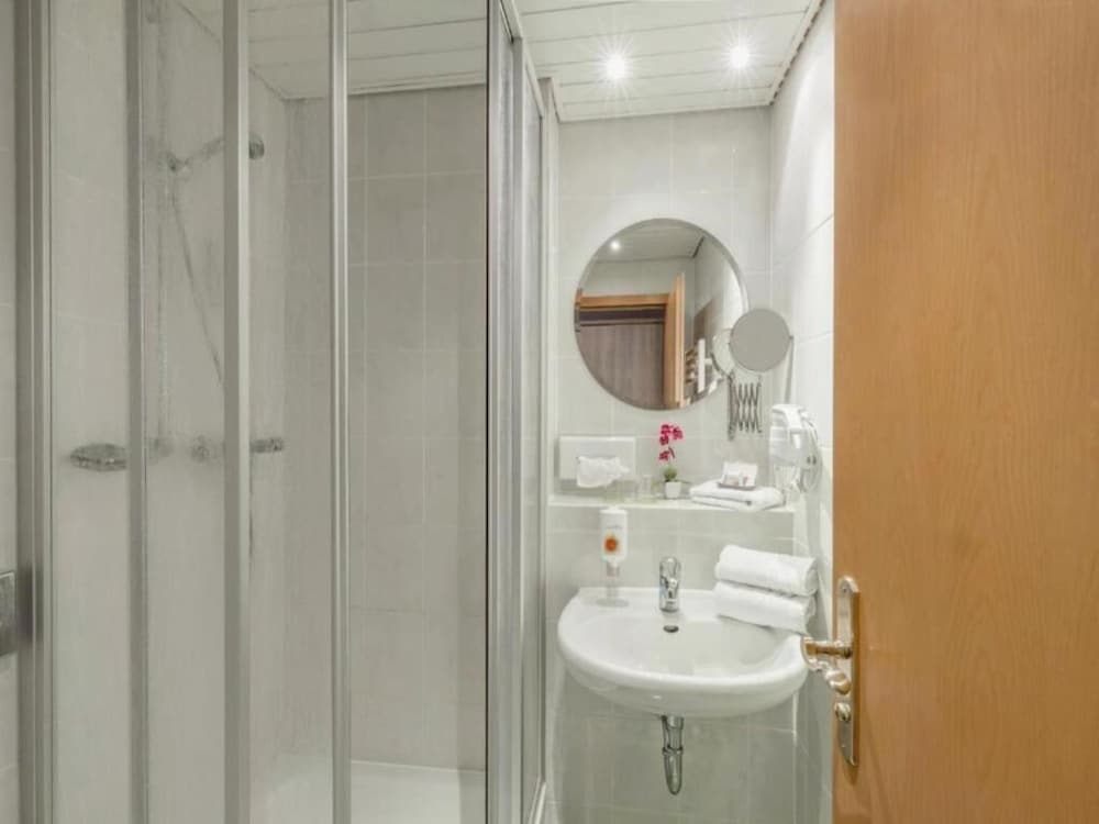 Standard Twin Room photo 2