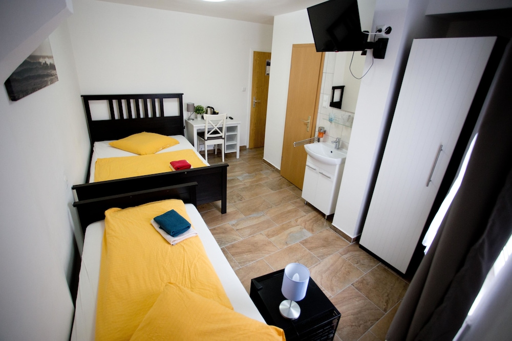 Standard Triple Room, Non Smoking photo 3