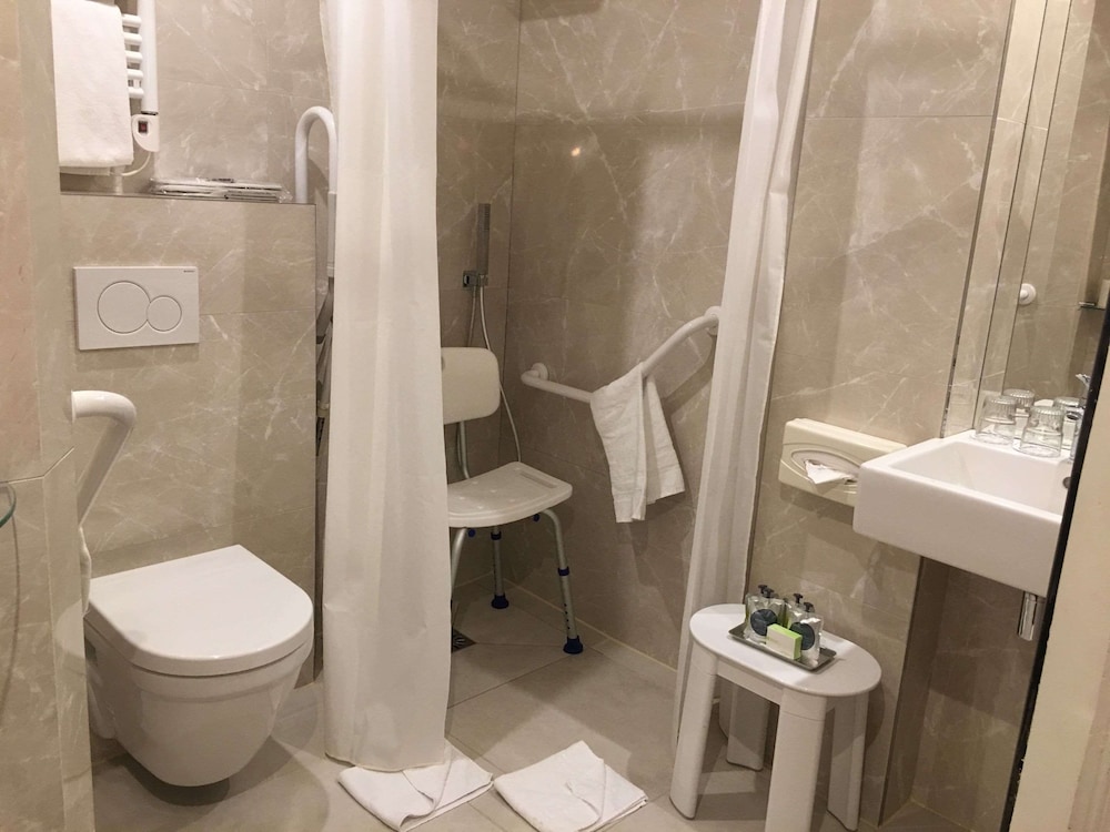 Double or Twin Room (accessible  à mobilité réduite) photo 2