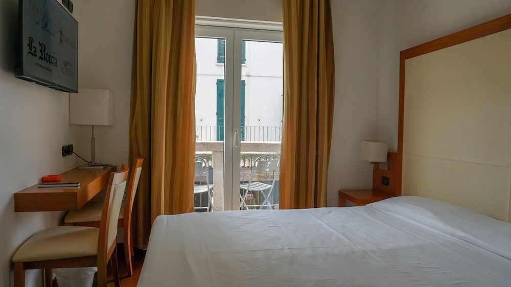 Basic Quadruple Room photo 3