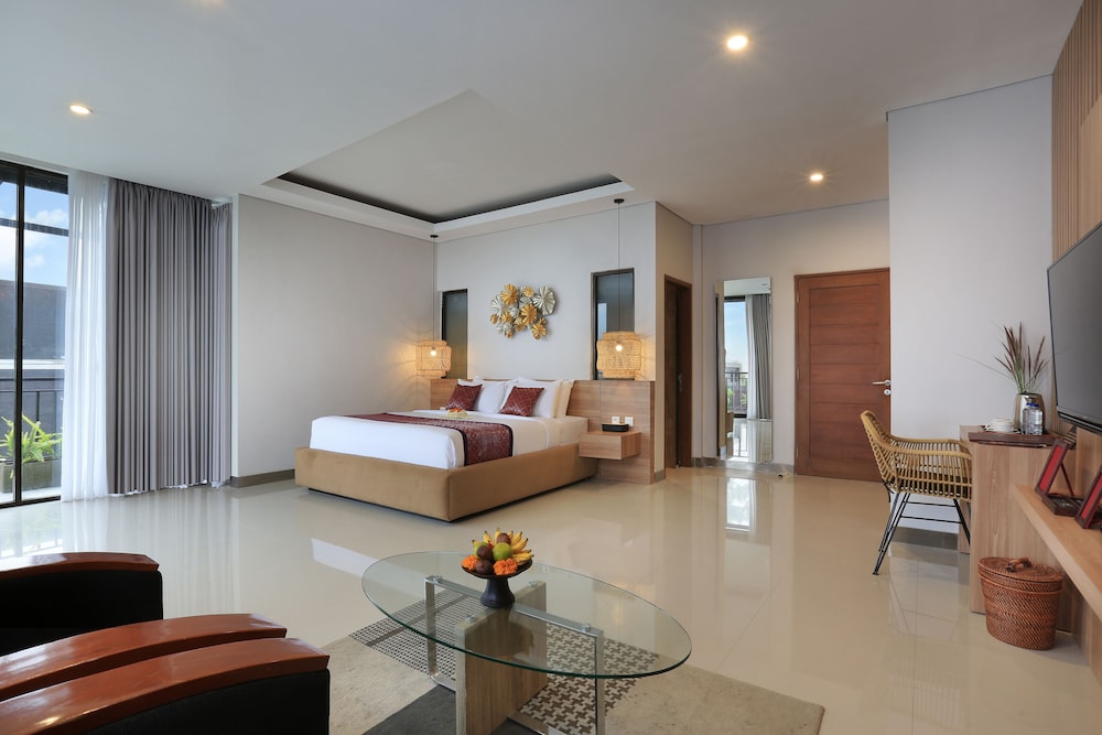 Suite Pool View - Photo 6