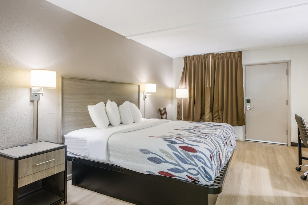 Deluxe Room, 1 King Bed, Accessible, Non Smoking - Photo 1