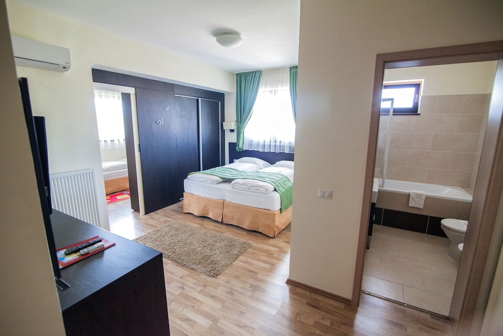 Family Suite, 2 Bedrooms, Terrace photo 3