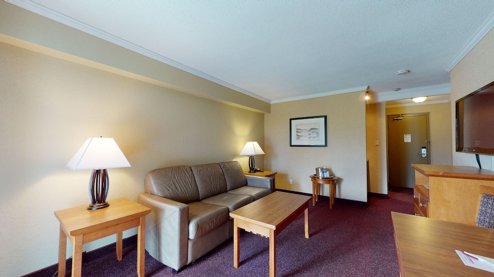 Suite, 2 Double Beds, Non Smoking, Refrigerator & Microwave (Living Room;with Sofabed) photo 3