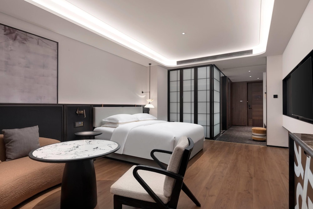 Deluxe Room, 1 King Bed, Non Smoking