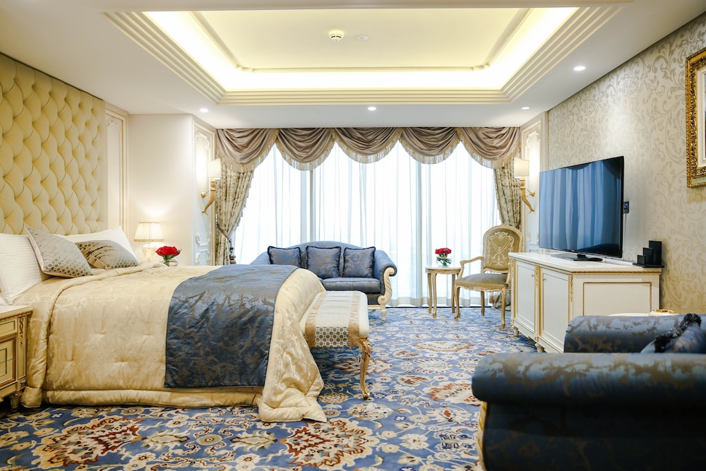 Royal Suite, 1 King Bed photo 2
