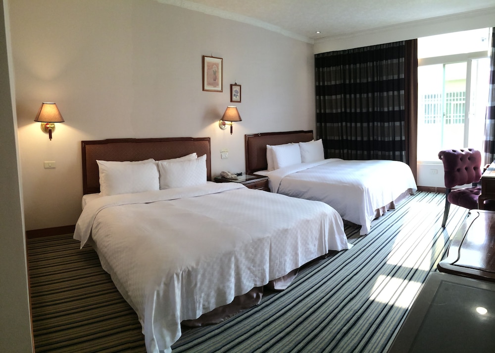 Grand Quadruple Room, 2 Double Beds, Bathtub photo 3