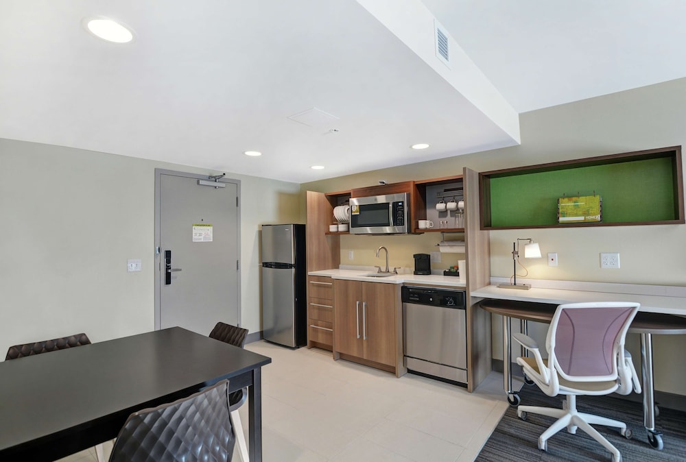 Suite, 1 King Bed, Accessible (Roll-In Shower) - Photo 5