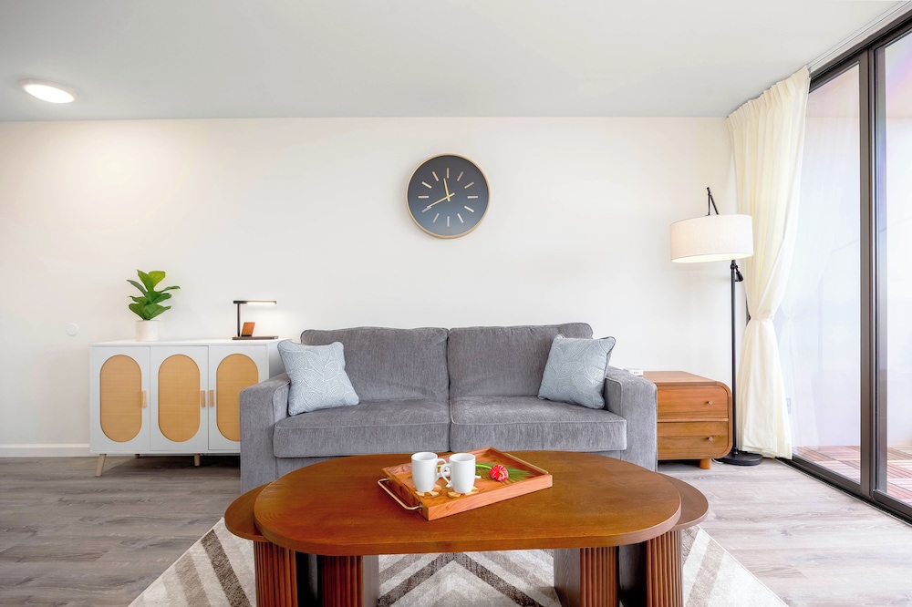 Premium Remodeled Condo with Ocean View and Parking: Premium Apartment, 1 King Bed with Sofa bed, Ocean View (WB 2713 T1) photo