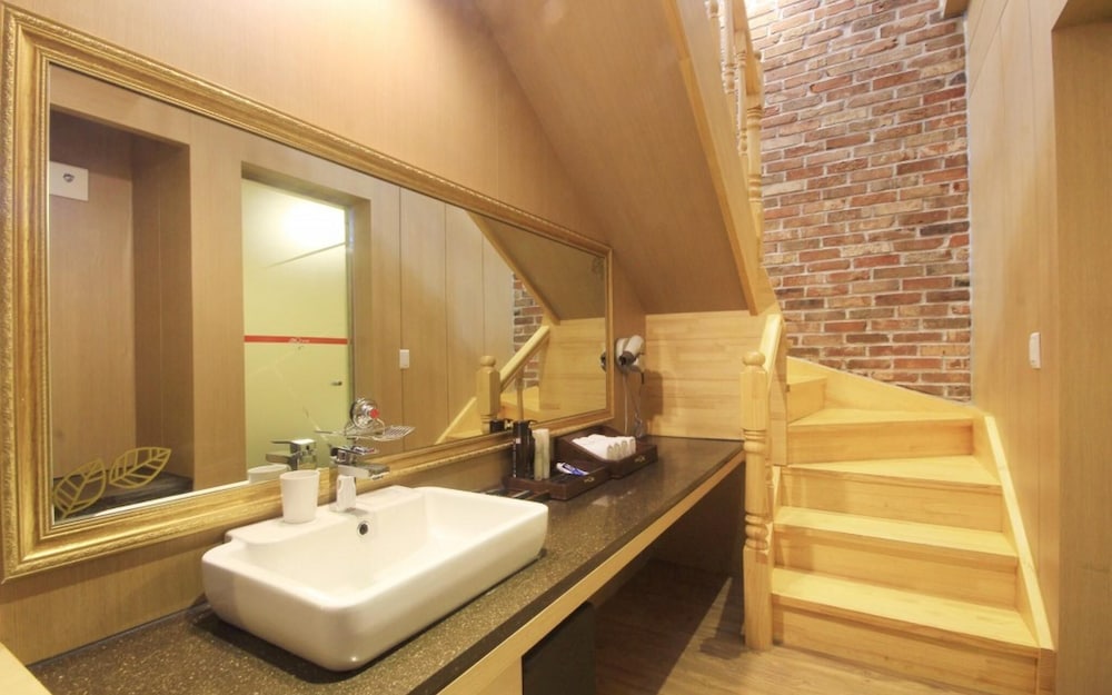 Room (Duplex Twin) - Photo 6