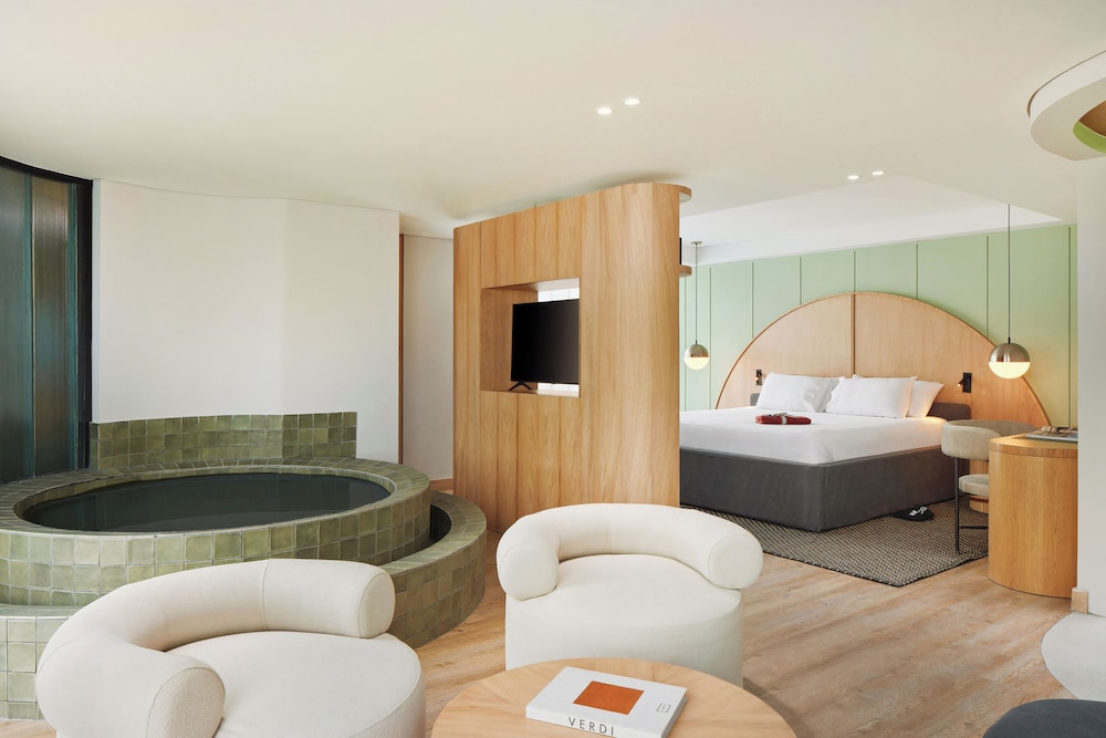 Luxury Suite