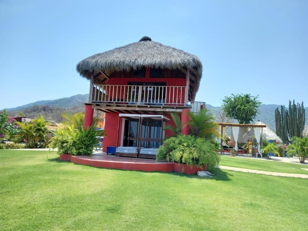 Basic Villa photo 2