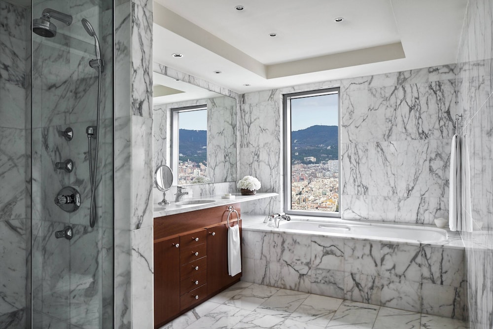 Royal Suite, 1 Double Bed, Terrace, View (Skyline View,Top Floor) thumbnail 6