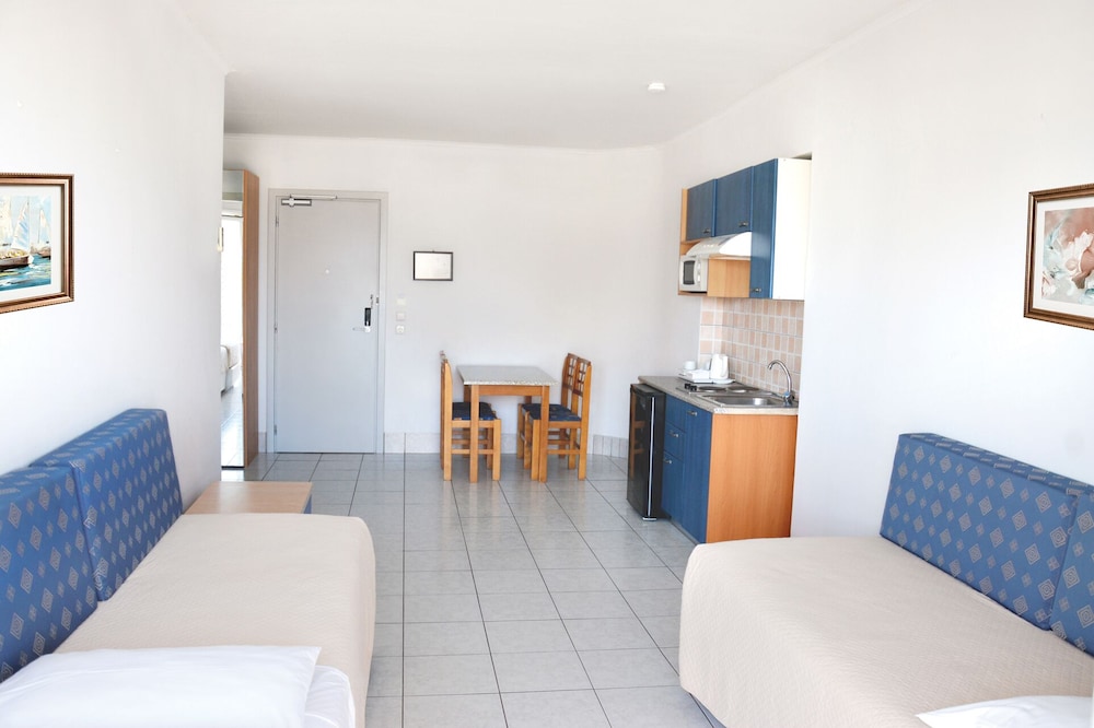 Family Apartment, 1 Bedroom, Sea View - Photo 5