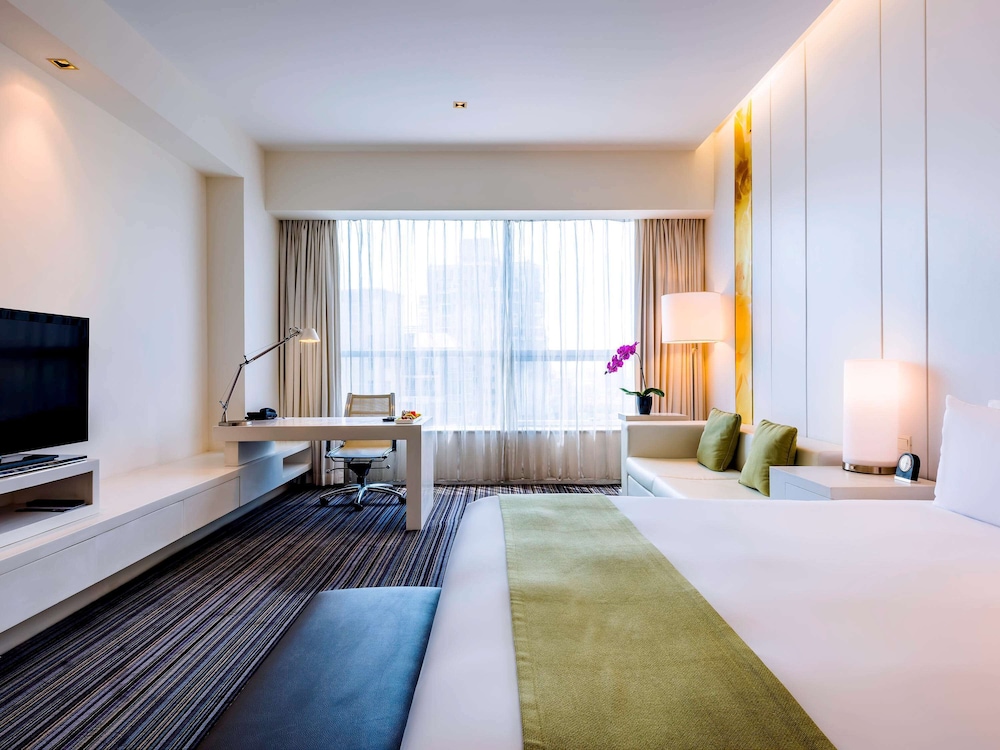 Superior Room, 1 King Bed photo 1