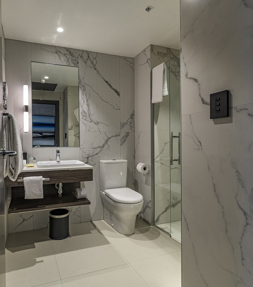 Deluxe Suite, River View - Photo 9