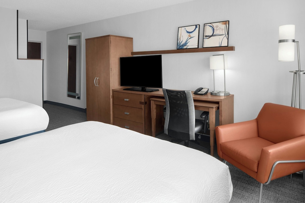 Room, 2 Queen Beds (Mobility/Hearing Accessible, Tub) photo 1