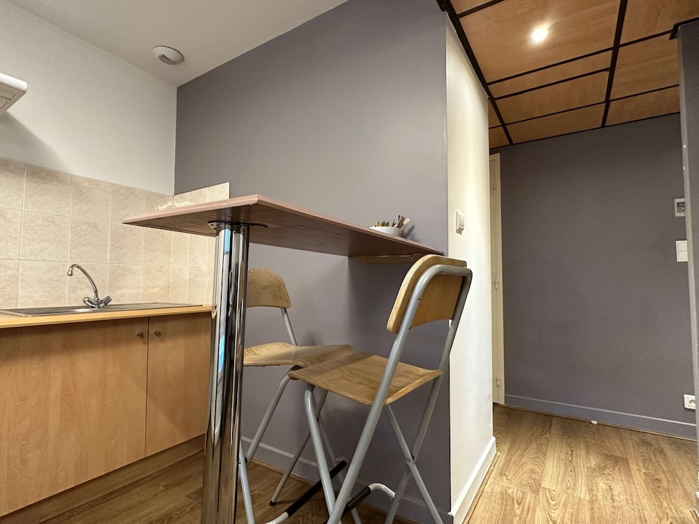 Family Room, Multiple Beds, Kitchen - Photo 6